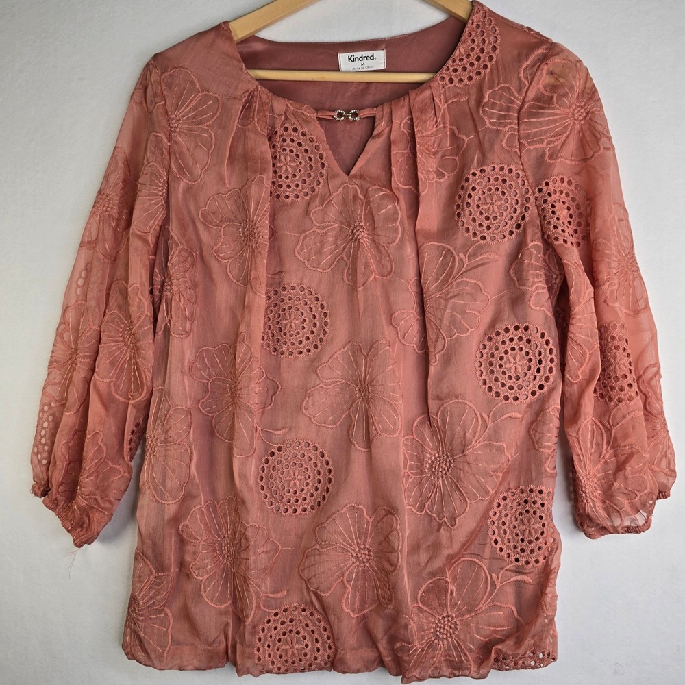 Kindred Floral Embroidered Eyelet Blouse Pink 3/4 Sleeve V-Neck Top Medium